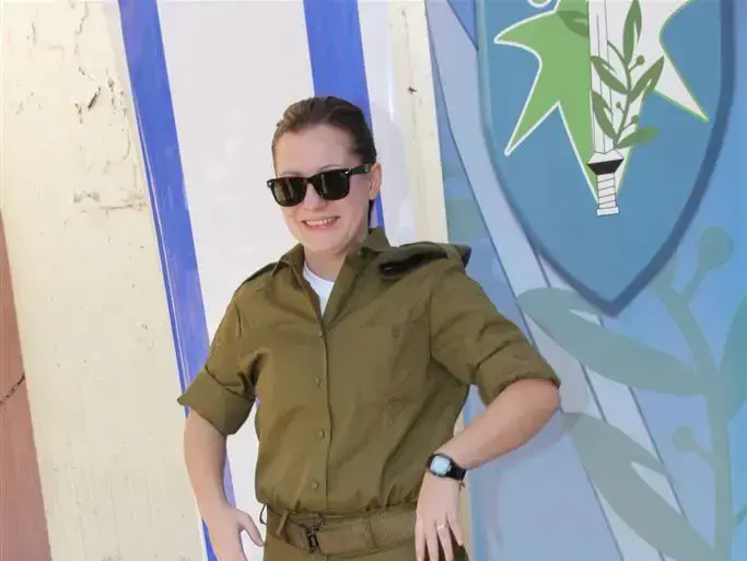 דיאנה גולבי מתגייסת (אביב חופי) דיאנה גולבי מתגייסת (אביב חופי)