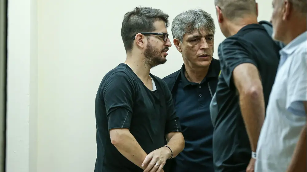 משה חוגג בעלי בית"ר ירושלים עם יושב הראש אלי אוחנה (סוכנות ג'יני) משה חוגג בעלי בית"ר ירושלים עם יושב הראש אלי אוחנה (סוכנות ג'יני)