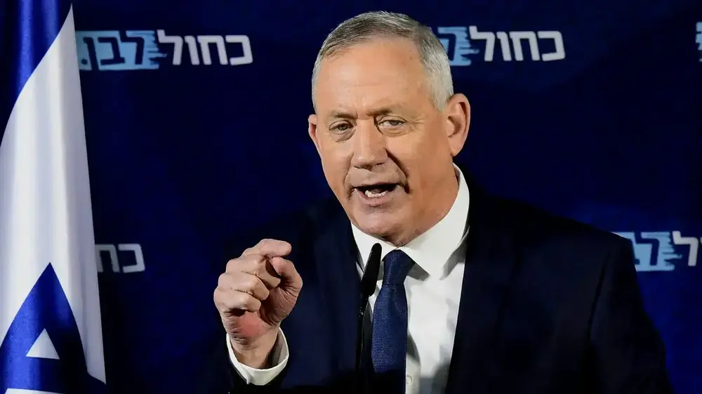 בני גנץ מצהיר כי ייסע לפגוש את נשיא ארה"ב דונלד טראמפ בוושינגטון, כפר המכביה, 25 בינואר 2020 (ראובן קסטרו) בני גנץ מצהיר כי ייסע לפגוש את נשיא ארה"ב דונלד טראמפ בוושינגטון, כפר המכביה, 25 בינואר 2020 (ראובן קסטרו)