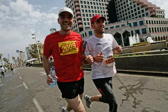 מרתון תל אביב, אפריל 2011 (אורי לנץ) מרתון תל אביב, אפריל 2011 (אורי לנץ)
