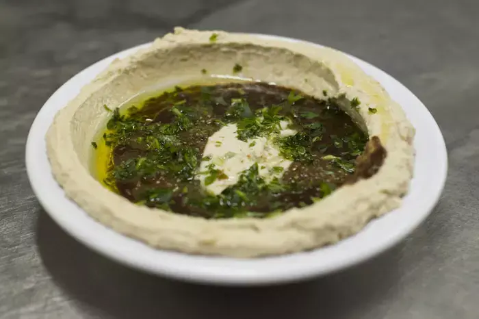 חומוס במסעדת מאכלי ישראל (נמרוד סונדרס)
