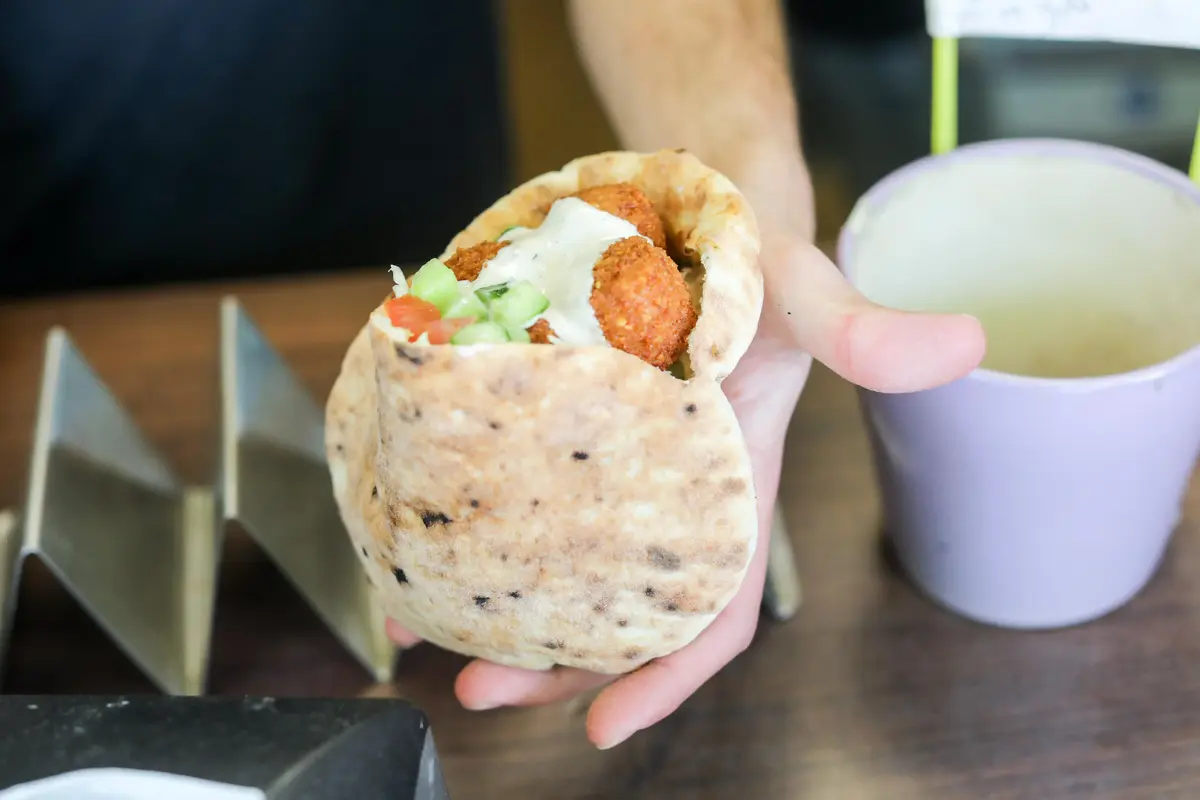 שלום פלאפל (נועם מושקוביץ)