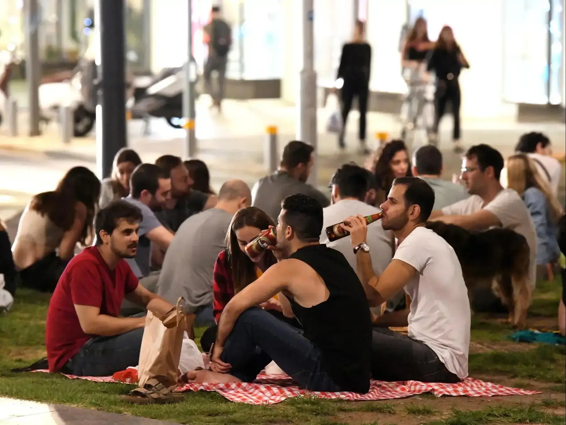 פתיחת המסעדות וברים ברחובות תל אביב. 27 במאי 2020 (ראובן קסטרו) פתיחת המסעדות וברים ברחובות תל אביב. 27 במאי 2020 (ראובן קסטרו)