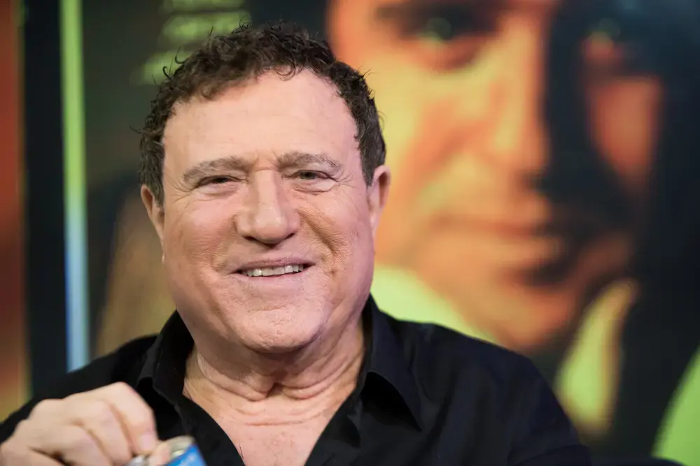 יהורם גאון מתראיין באולפן וואלה! NEWS (ניב אהרונסון) יהורם גאון מתראיין באולפן וואלה! NEWS (ניב אהרונסון)