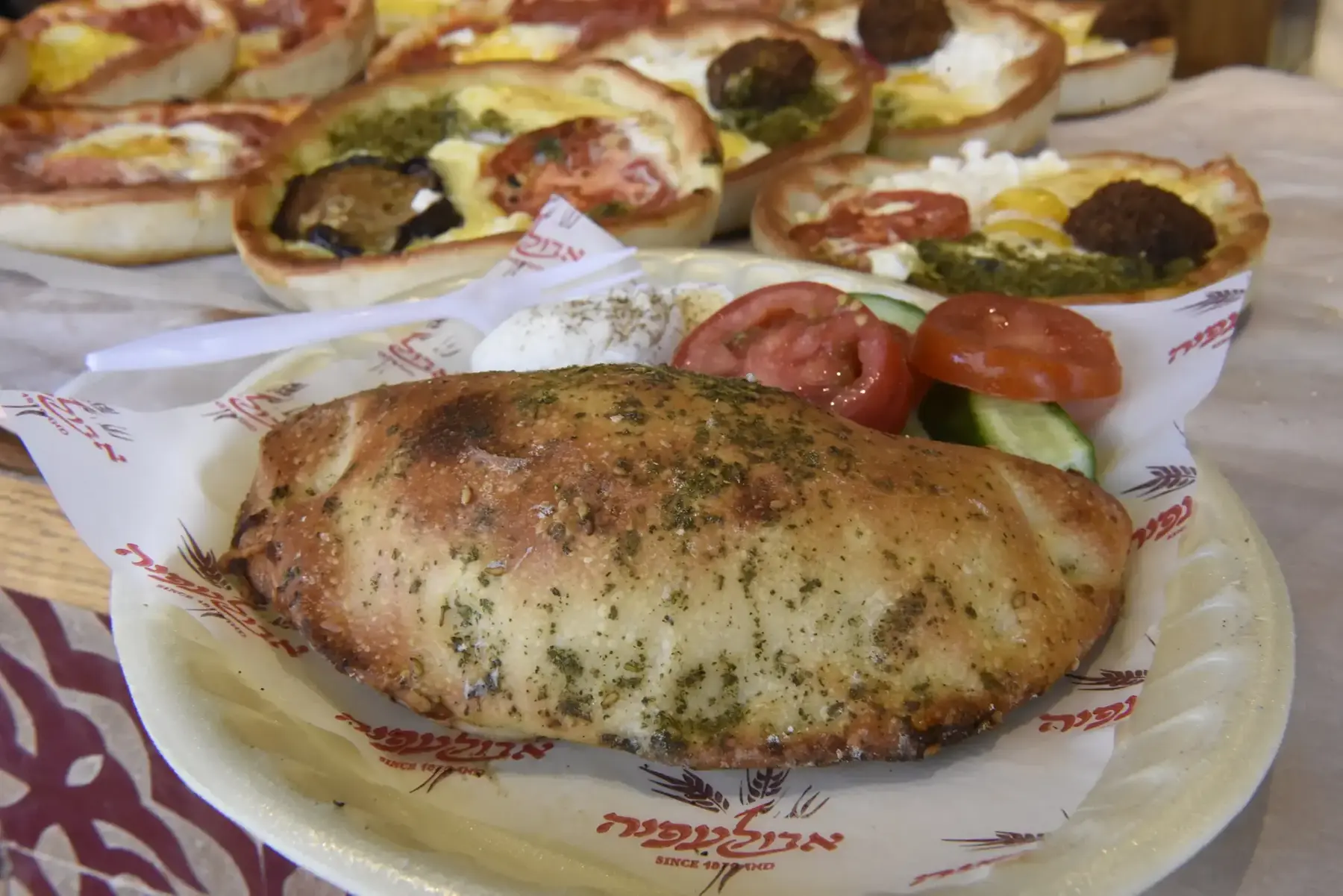 סמבוסק אצל מאפיית אבולעפיה (ראובן קסטרו)