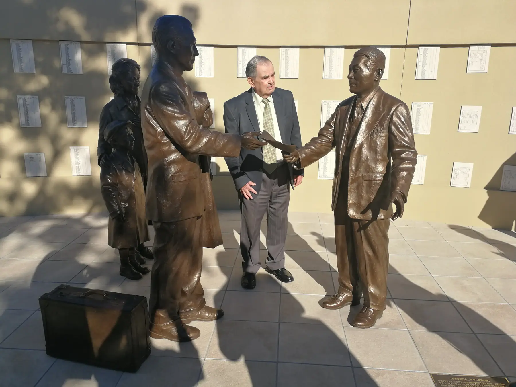 מגזין יפן צ'יאונה סמפו סוגיהארה נגויה פסל ברטי פרנקל (מערכת וואלה! NEWS)