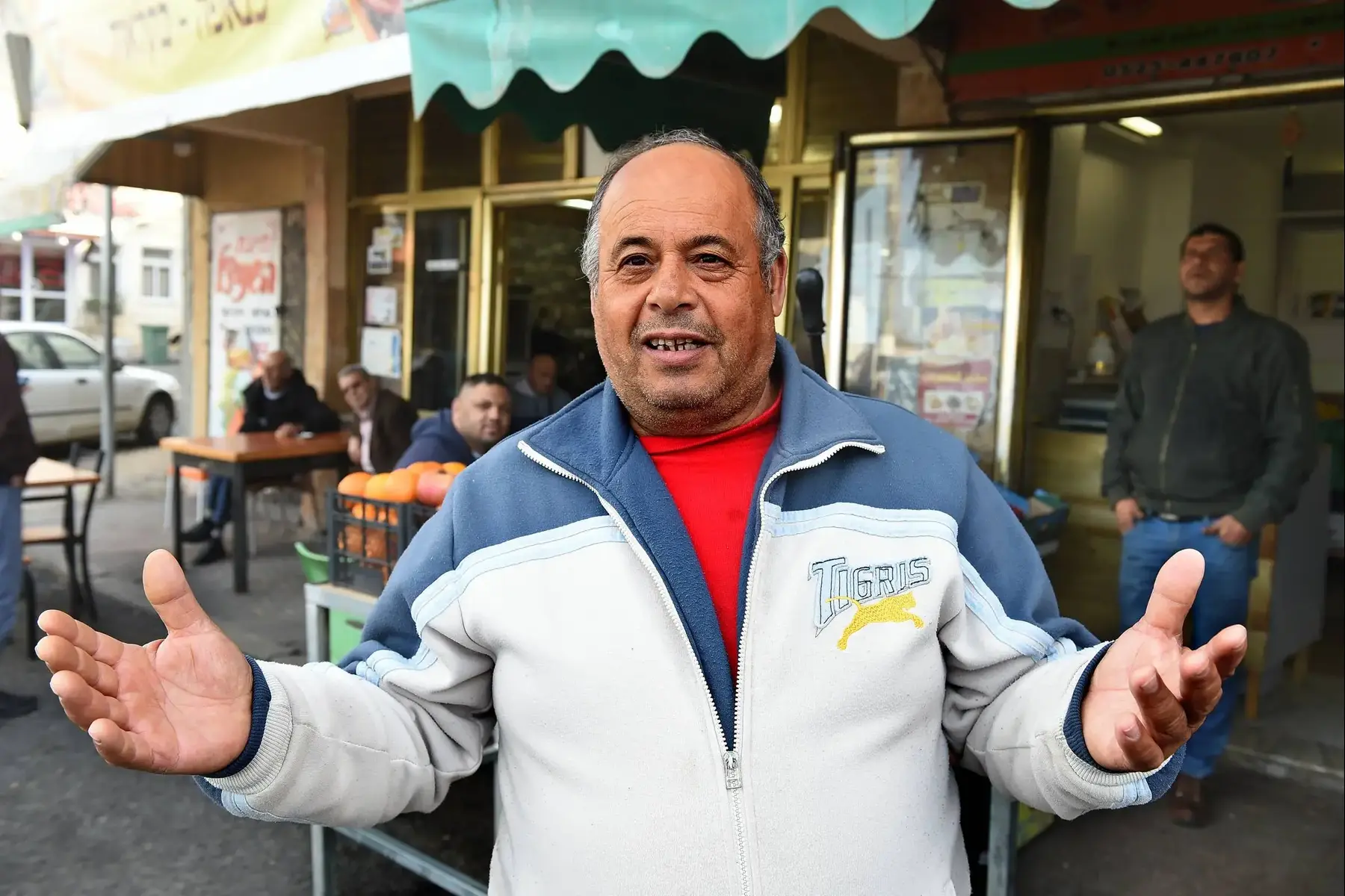 צבע לקראת הבחירות בפרידיס (ראובן קסטרו) צבע לקראת הבחירות בפרידיס (ראובן קסטרו)