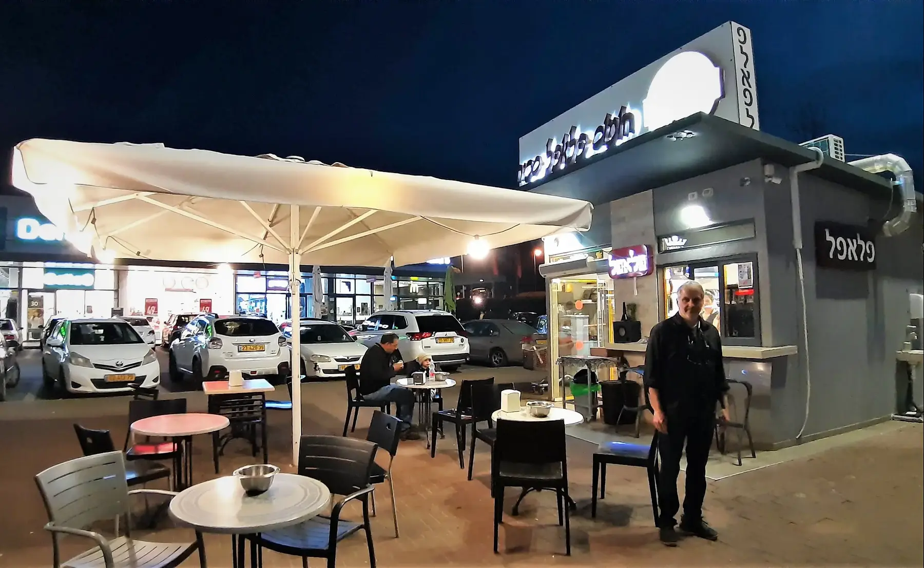 חומוס כנעני בפרדס חנה (זיו ריינשטיין) חומוס כנעני בפרדס חנה (זיו ריינשטיין)
