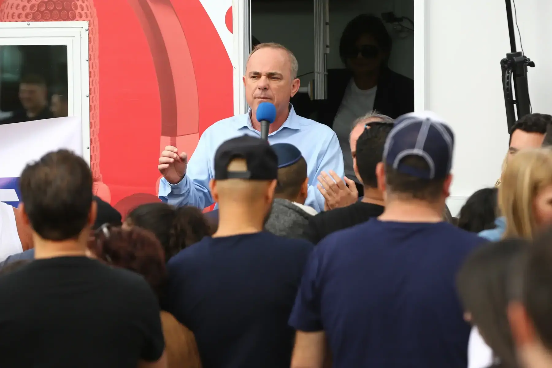 יובל שטייניץ, במהלך סיור באשדוד 9 באפריל 2019 (אתר רשמי , לירון מולדובן) יובל שטייניץ, במהלך סיור באשדוד 9 באפריל 2019 (אתר רשמי , לירון מולדובן)