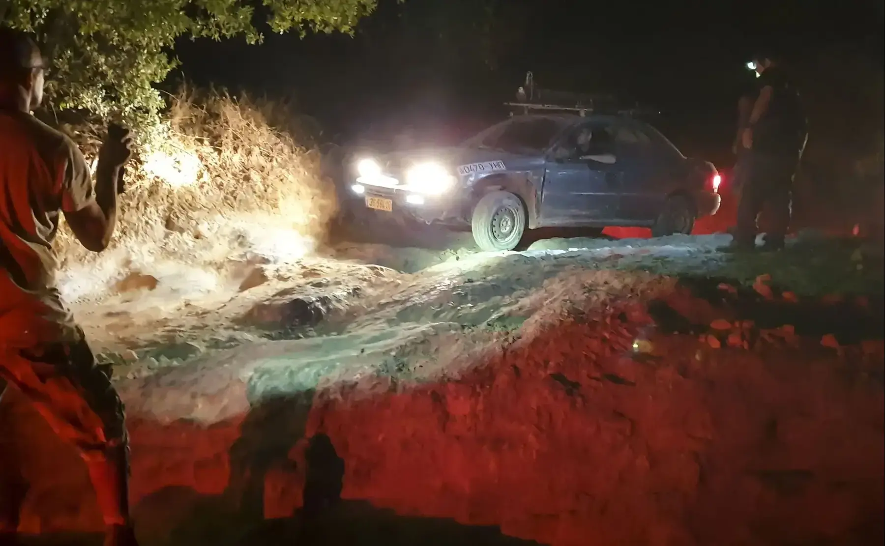 גרוטאלילה: שוברים ונהנים (יח"צ , זיו ברק) גרוטאלילה: שוברים ונהנים (יח"צ , זיו ברק)