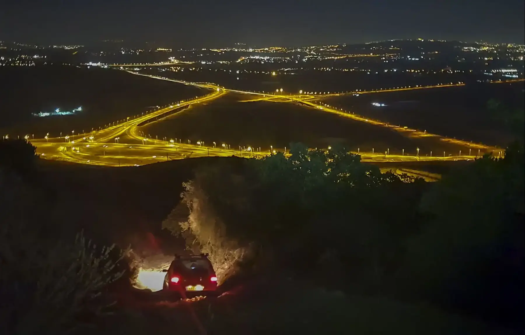 גרוטאלילה: שוברים ונהנים (יח"צ , זיו ברק) גרוטאלילה: שוברים ונהנים (יח"צ , זיו ברק)