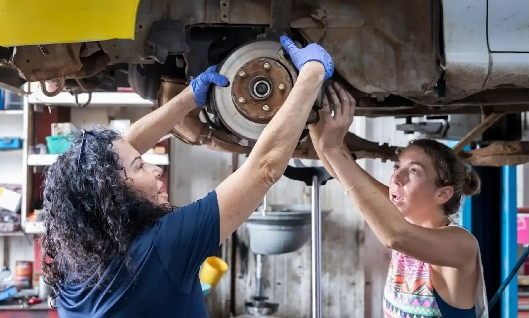 גרוטאלילה: שוברים ונהנים (יח"צ , זיו ברק) גרוטאלילה: שוברים ונהנים (יח"צ , זיו ברק)