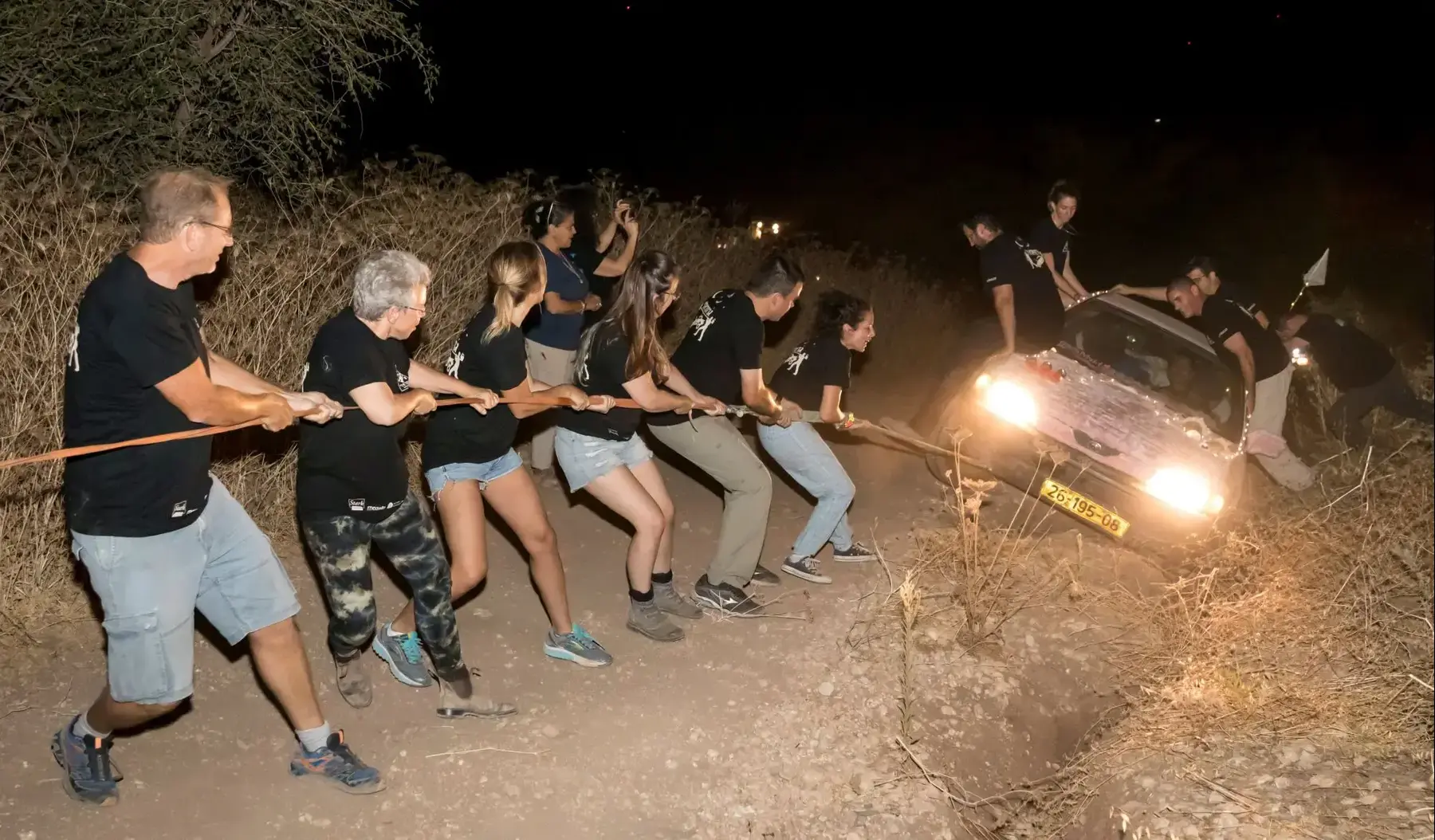גרוטאלילה: שוברים ונהנים (יח"צ , זיו ברק) גרוטאלילה: שוברים ונהנים (יח"צ , זיו ברק)