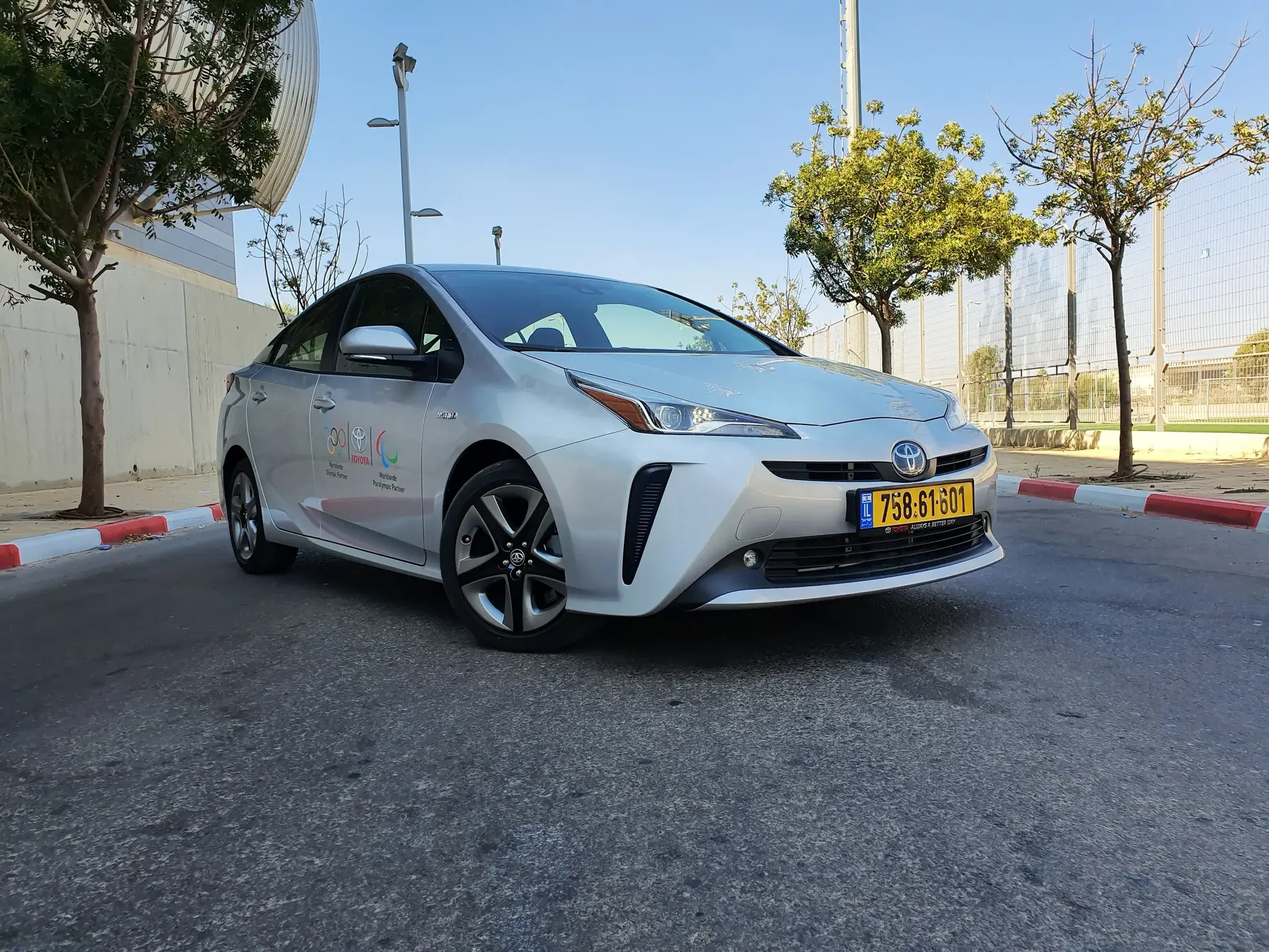 טויוטה פריוס במפגש הדורות (קינן כהן) טויוטה פריוס במפגש הדורות (קינן כהן)