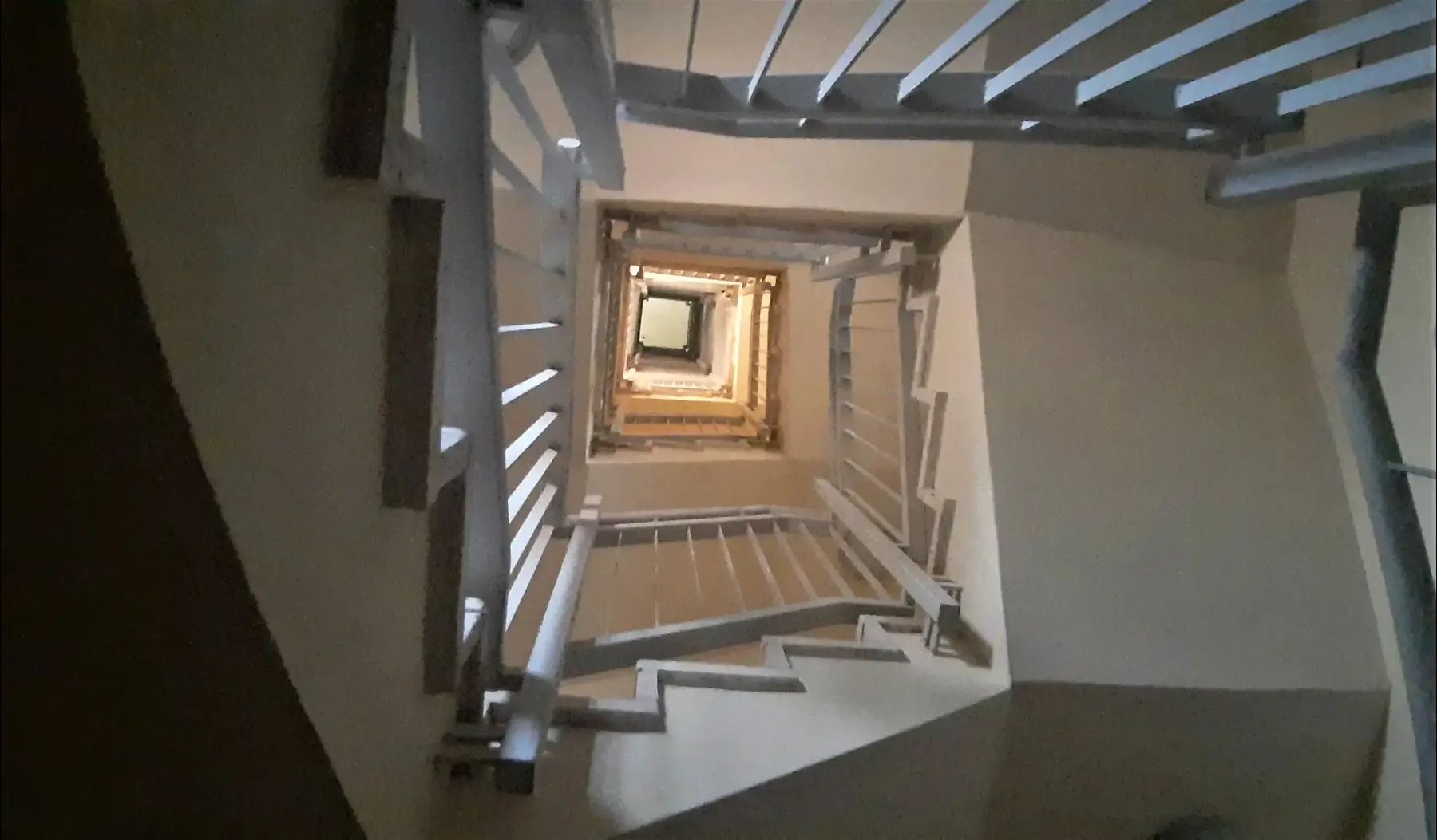 מגדל הפיקוח בשדה דב (זיו ריינשטיין) מגדל הפיקוח בשדה דב (זיו ריינשטיין)