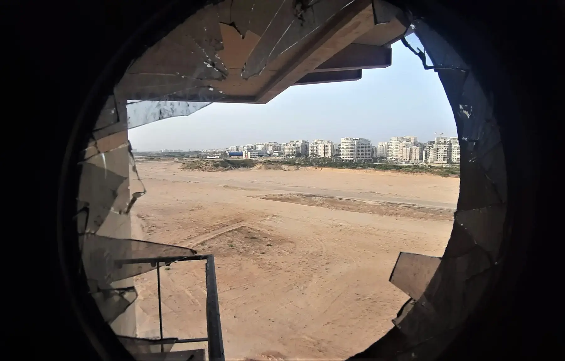 מגדל הפיקוח בשדה דב (זיו ריינשטיין) מגדל הפיקוח בשדה דב (זיו ריינשטיין)
