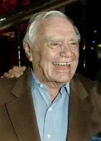 השחקן ארנסט בורגניין