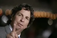 הבמאי פיטר פארלי