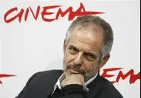 הבמאי הנרי בין