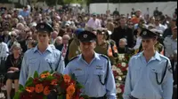 המפכ"ל יוחנן דנינו בטקס הנחת הזרים ביד ושם, יום השואה, מאי 2011 (לשכת העיתונות הממשלתית , עמוס בן גרשום) המפכ"ל יוחנן דנינו בטקס הנחת הזרים ביד ושם, יום השואה, מאי 2011 (לשכת העיתונות הממשלתית , עמוס בן גרשום)