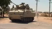 עשרות הרוגים בתקיפת צבא מצרים בסיני (רויטרס) עשרות הרוגים בתקיפת צבא מצרים בסיני (רויטרס)