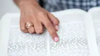 שרון לוקר חזנית בביתה במודיעין,אוקטובר 2012 (עומר מירון) שרון לוקר חזנית בביתה במודיעין,אוקטובר 2012 (עומר מירון)