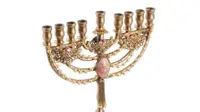 חנוכיה בעיצוב מיכל נגרין (יח"צ)