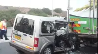 תאונת דרכים בכביש 1 משאית ומכונית התנגשו, 28 יוני 2013 (חדשות 24 , דוד מחפוד) תאונת דרכים בכביש 1 משאית ומכונית התנגשו, 28 יוני 2013 (חדשות 24 , דוד מחפוד)