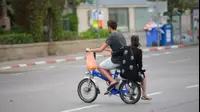 אופניים חשמליים, תל אביב, יוני 2016 (ראובן קסטרו) אופניים חשמליים, תל אביב, יוני 2016 (ראובן קסטרו)