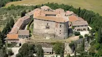 טירה למכירה באיטליה Castle di Sismano (גלובס , צילום: וידאו) טירה למכירה באיטליה Castle di Sismano (גלובס , צילום: וידאו)