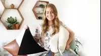 אישה מחזיקה כריות (צילום מסך , אינסטגרם)