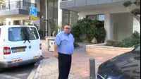 ח"כ דוד ביטן, מהליכוד תועד מחוץ לביתו לאחר 31 שעות חקירה במשרדי להב 334 (ניב אהרונסון) ח"כ דוד ביטן, מהליכוד תועד מחוץ לביתו לאחר 31 שעות חקירה במשרדי להב 334 (ניב אהרונסון)