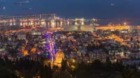 נמל חיפה והגנים הבהאים מוארים בלילה (ShutterStock) נמל חיפה והגנים הבהאים מוארים בלילה (ShutterStock)