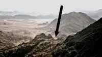 ג'בל אל-לווז הוא הר סיני? (צילום מסך , Joel Richardson - The Mountain of Moses Mt. Sinai in Saudi Arabia by Ryan Mauro)