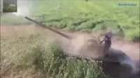 מורדים הנתמכים ע"י טורקיה פתחו במתקפה בשטח שבידי המיליציה הכורדית
הסורית מצפון לחאלב, השתלטו על חלק מהשטח, אך נהדפו בשל הפגזות כבדות (רויטרס) מורדים הנתמכים ע"י טורקיה פתחו במתקפה בשטח שבידי המיליציה הכורדית
הסורית מצפון לחאלב, השתלטו על חלק מהשטח, אך נהדפו בשל הפגזות כבדות (רויטרס)