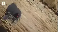 ארגון הג'יהאד האיסלאמי פרסם תיעוד של רחפן
שהטיל מטען נפץ על טנק של צה"ל בגבול עזה (אתר רשמי) ארגון הג'יהאד האיסלאמי פרסם תיעוד של רחפן
שהטיל מטען נפץ על טנק של צה"ל בגבול עזה (אתר רשמי)