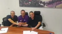 שרון דרוקר חותם כמאמן הפועל חולון (אתר רשמי , אתר רשמי הפועל חולון) שרון דרוקר חותם כמאמן הפועל חולון (אתר רשמי , אתר רשמי הפועל חולון)
