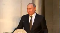 פוטין אמר במהלך ביקור ברומא כי "אין מכשול משמעותי בדרך
לשיקום היחסים" בין המדינות למעט חלק ממדינות האיחוד האירופי (רויטרס) פוטין אמר במהלך ביקור ברומא כי "אין מכשול משמעותי בדרך
לשיקום היחסים" בין המדינות למעט חלק ממדינות האיחוד האירופי (רויטרס)