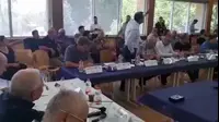 ראש עיריית שדרות, אלון דוידי, תקף את נציגי משרד הביטחון ופיקוד העורף בוועדת החוץ והביטחון שהתכנסה בעוטף עזה: "אין לכם שום תכנית למיגון המרחב הציבורי בעיר" (אתר רשמי) ראש עיריית שדרות, אלון דוידי, תקף את נציגי משרד הביטחון ופיקוד העורף בוועדת החוץ והביטחון שהתכנסה בעוטף עזה: "אין לכם שום תכנית למיגון המרחב הציבורי בעיר" (אתר רשמי)