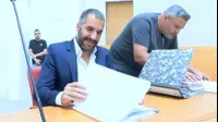 ראש עיריית טבריה הסכים לדחות את העתירה שהגיש לבג"ץ נגד החלטת השר
דרעי להאריך את מועד העברת התקציב ולהשיב לכהונתם את חברי מועצת העיר (רוני כנפו) ראש עיריית טבריה הסכים לדחות את העתירה שהגיש לבג"ץ נגד החלטת השר
דרעי להאריך את מועד העברת התקציב ולהשיב לכהונתם את חברי מועצת העיר (רוני כנפו)