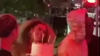 ג'יי זי מפתיע את ביונסה בעוגת יום הולדת (צילום מסך , אינסטגרם) ג'יי זי מפתיע את ביונסה בעוגת יום הולדת (צילום מסך , אינסטגרם)