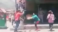 הבעל והמאהב הרגו זה את זה בקרב על האשה (צילום מסך) הבעל והמאהב הרגו זה את זה בקרב על האשה (צילום מסך)