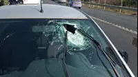 שמשת רכב שנופצה בזריקת אבנים בעזון שבשומרון, קצין צה"ל שלא היה בתפקיד נפצע בינוני. 19 בספטמבר 2019 (מערכת וואלה! NEWS , הצלה ללא גבולות יו"ש) שמשת רכב שנופצה בזריקת אבנים בעזון שבשומרון, קצין צה"ל שלא היה בתפקיד נפצע בינוני. 19 בספטמבר 2019 (מערכת וואלה! NEWS , הצלה ללא גבולות יו"ש)