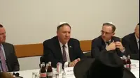 שר החוץ האמריקני פומפאו, שר החוץ הגרמני מאס ויו״ר הסוכנות הרצוג השתתפו בטקס זיכרון בבית הכנסת בהאלה, חודש לאחר הפיגוע ביום הכיפורים (רויטרס) שר החוץ האמריקני פומפאו, שר החוץ הגרמני מאס ויו״ר הסוכנות הרצוג השתתפו בטקס זיכרון בבית הכנסת בהאלה, חודש לאחר הפיגוע ביום הכיפורים (רויטרס)
