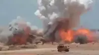 קניה: ארגון הטרור הסומלי א-שבאב תקף בסיס בלמו, שבו מוצבים גם כוחות
אמריקניים; צבא קניה אמר כי המתקפה נהדפה וכי ארבעה מחבלים נהרגו
תיעוד: מכונית תופת של א-שבאב נוטרלה ע"י צבא קניה בתום האירוע (רויטרס) קניה: ארגון הטרור הסומלי א-שבאב תקף בסיס בלמו, שבו מוצבים גם כוחות
אמריקניים; צבא קניה אמר כי המתקפה נהדפה וכי ארבעה מחבלים נהרגו
תיעוד: מכונית תופת של א-שבאב נוטרלה ע"י צבא קניה בתום האירוע (רויטרס)