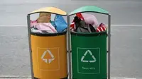 מיחזור בגדים (ShutterStock) מיחזור בגדים (ShutterStock)