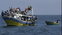 סירה פלסטינית סמוך לעזה שמתכוננת לבוא המשט (רויטרס) סירה פלסטינית סמוך לעזה שמתכוננת לבוא המשט (רויטרס)