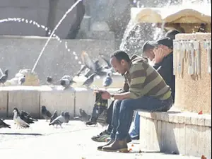 ראש העיר פתח תקווה על זרים מאפריקה: "שחורים שיושבים בכיכר המייסדים ושותים בירה" ראש העיר פתח תקווה על זרים מאפריקה: "שחורים שיושבים בכיכר המייסדים ושותים בירה"