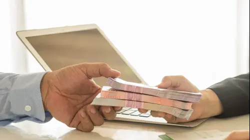 הלוואות, הלוואה, שטרות (ShutterStock) הלוואות, הלוואה, שטרות (ShutterStock)