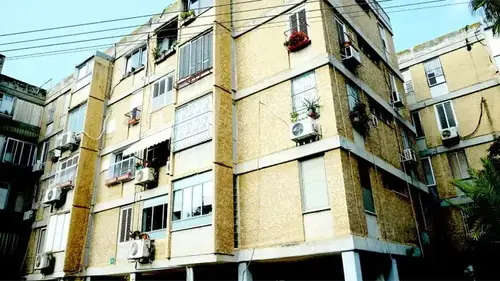 בנין שיכון רחוב קיבוץ גלויות 5, גבעתיים (גלובס , צילום: איל יצהר)